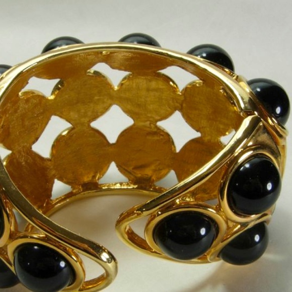 Vintage KENNETH JAY LANE Large Gold Plate and Black Signed Bracelet - Picture 3 of 3